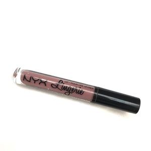 NYX LINGERIE // EMBELLISHMENT MATTE LIPSTICK